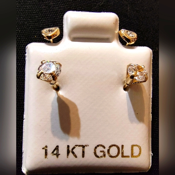 Luchies Luxuries Jewelry - 14kt Gold Screw on Double Earrings